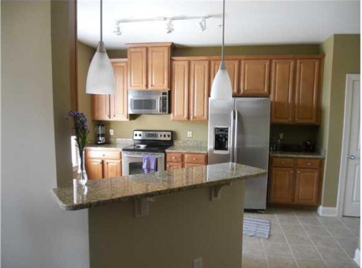 Image 4: 304 - 2000 Belle Isle -- Kitchen file pi