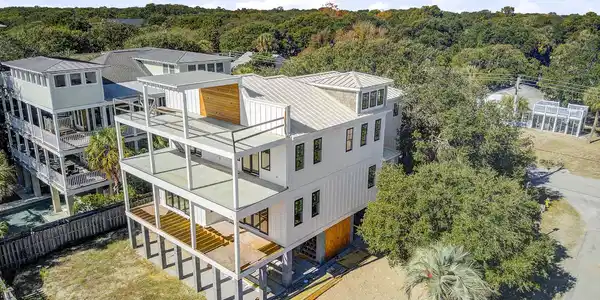 3 38th Avenue
