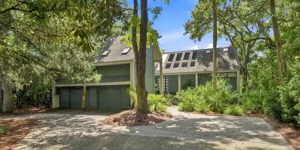 Image 2: 45-web-or-mls-183 Glen Abbey exteriors-1