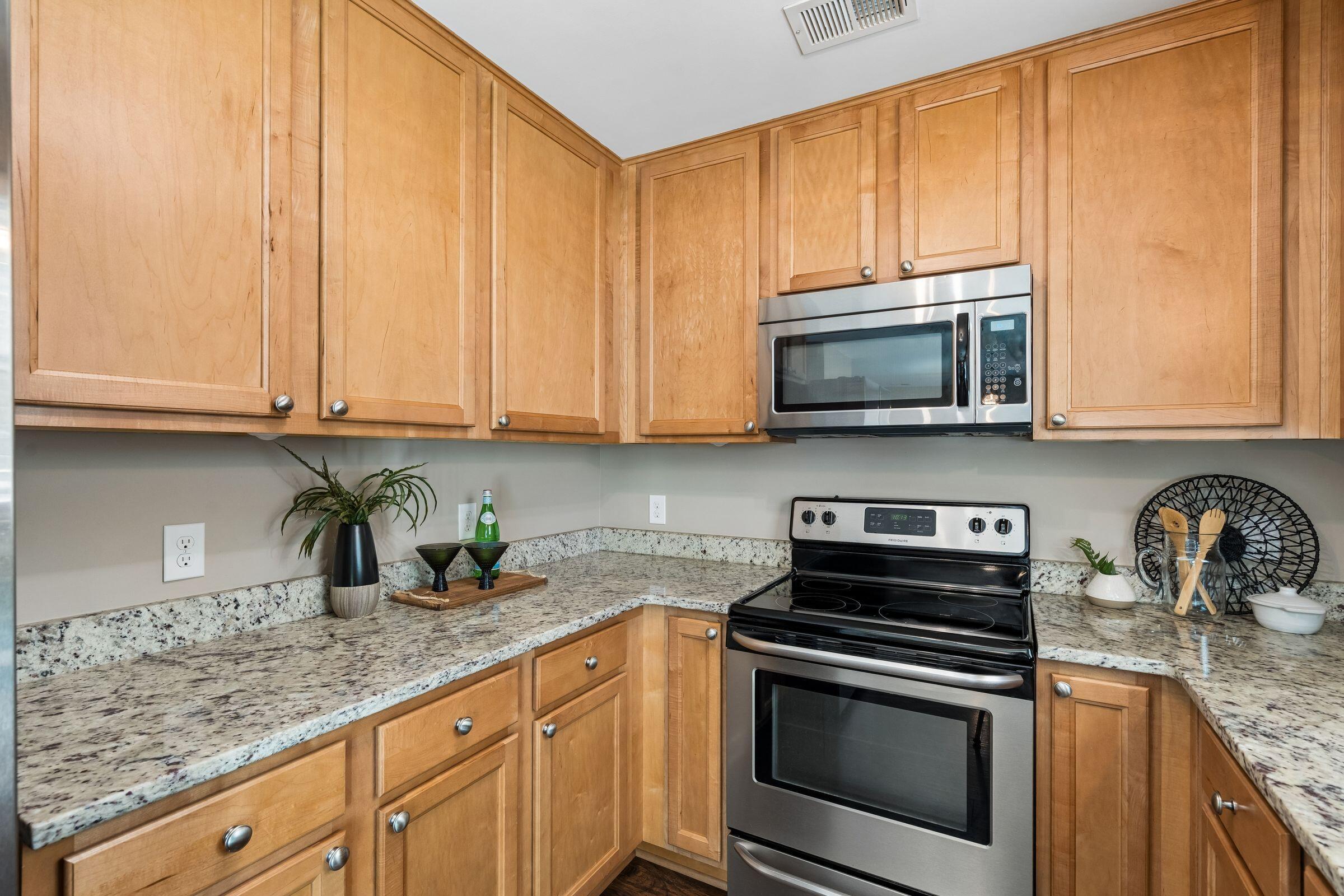 Image 4: Kitchen
