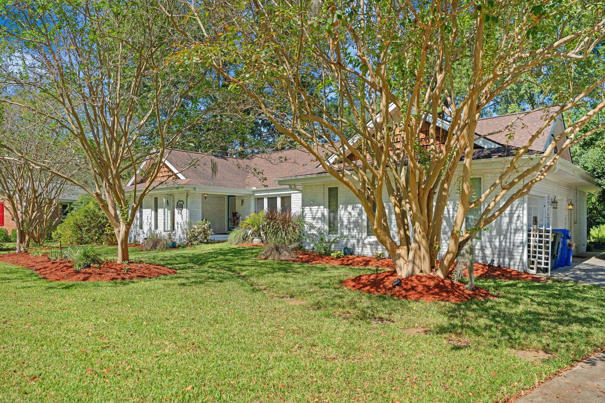 Image 3: Driveway View