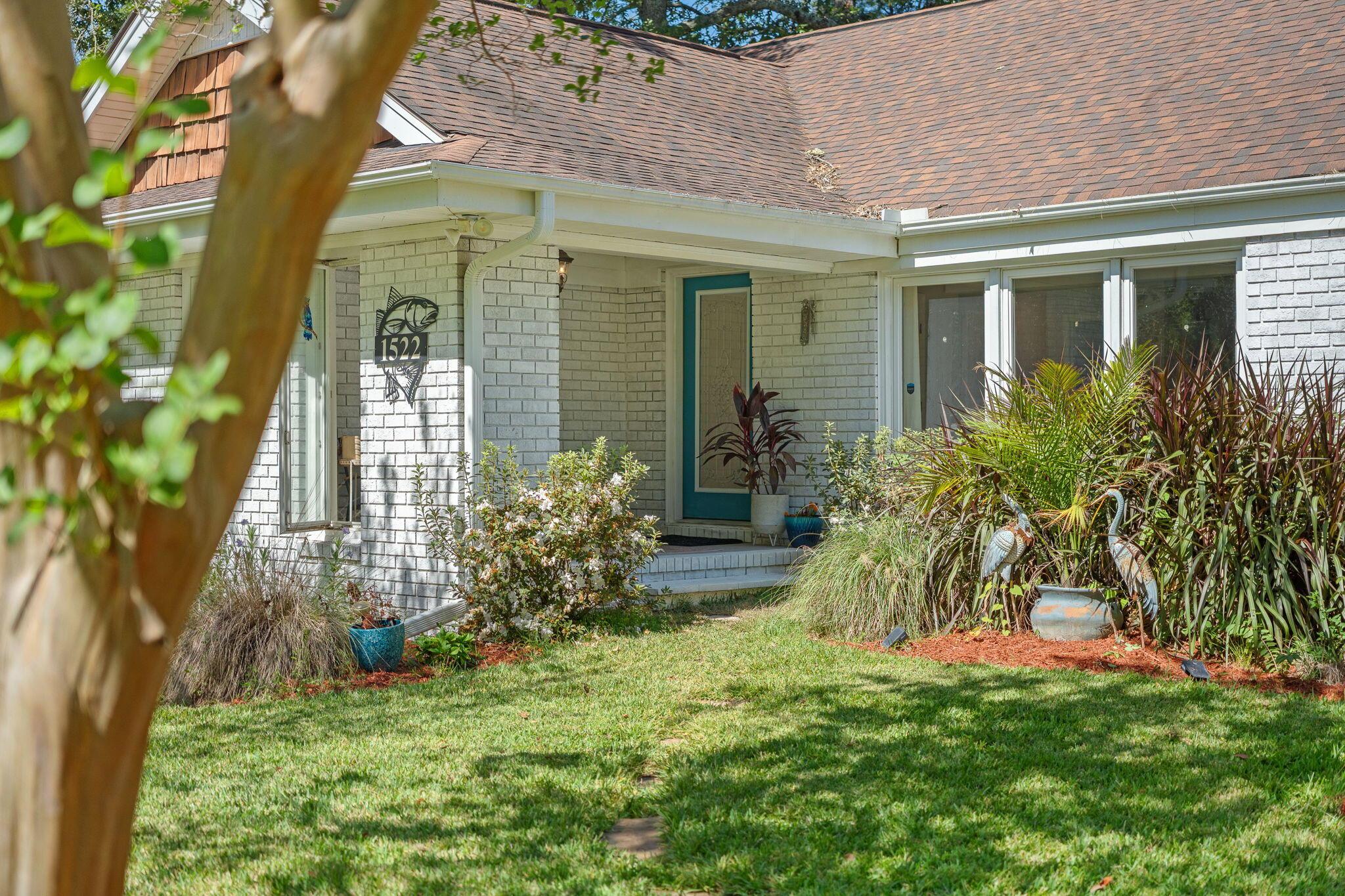 Image 4: Front Porch