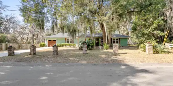 1110 Hookstra Lane