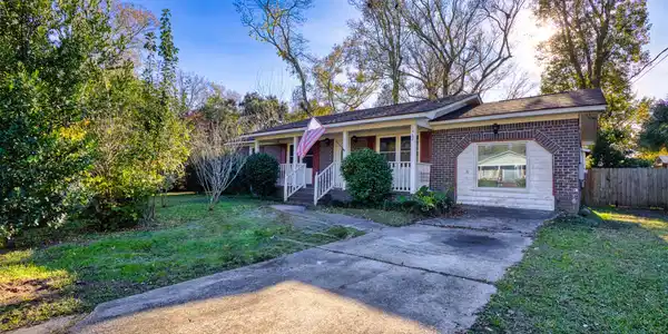 1462 Glencoe Drive