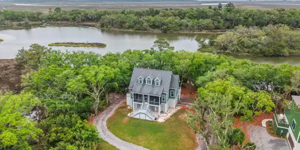 22 E Vista Boulevard