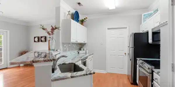 Image 3: Kitchen