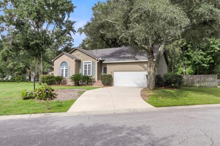 862 Fairlawn Circle