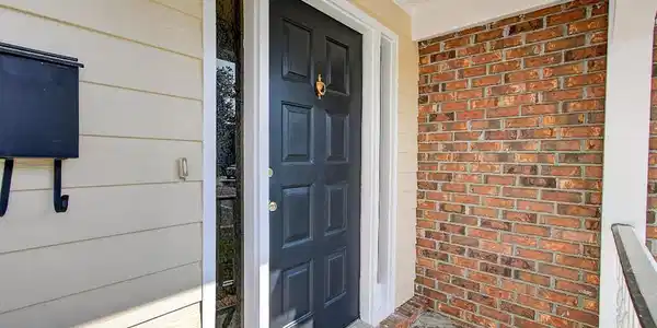 Image 4: Front door