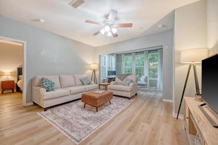 60 Fenwick Hall Allee