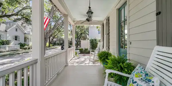 Image 4: Wide front porch