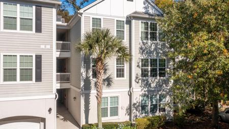 60 Fenwick Hall Allee