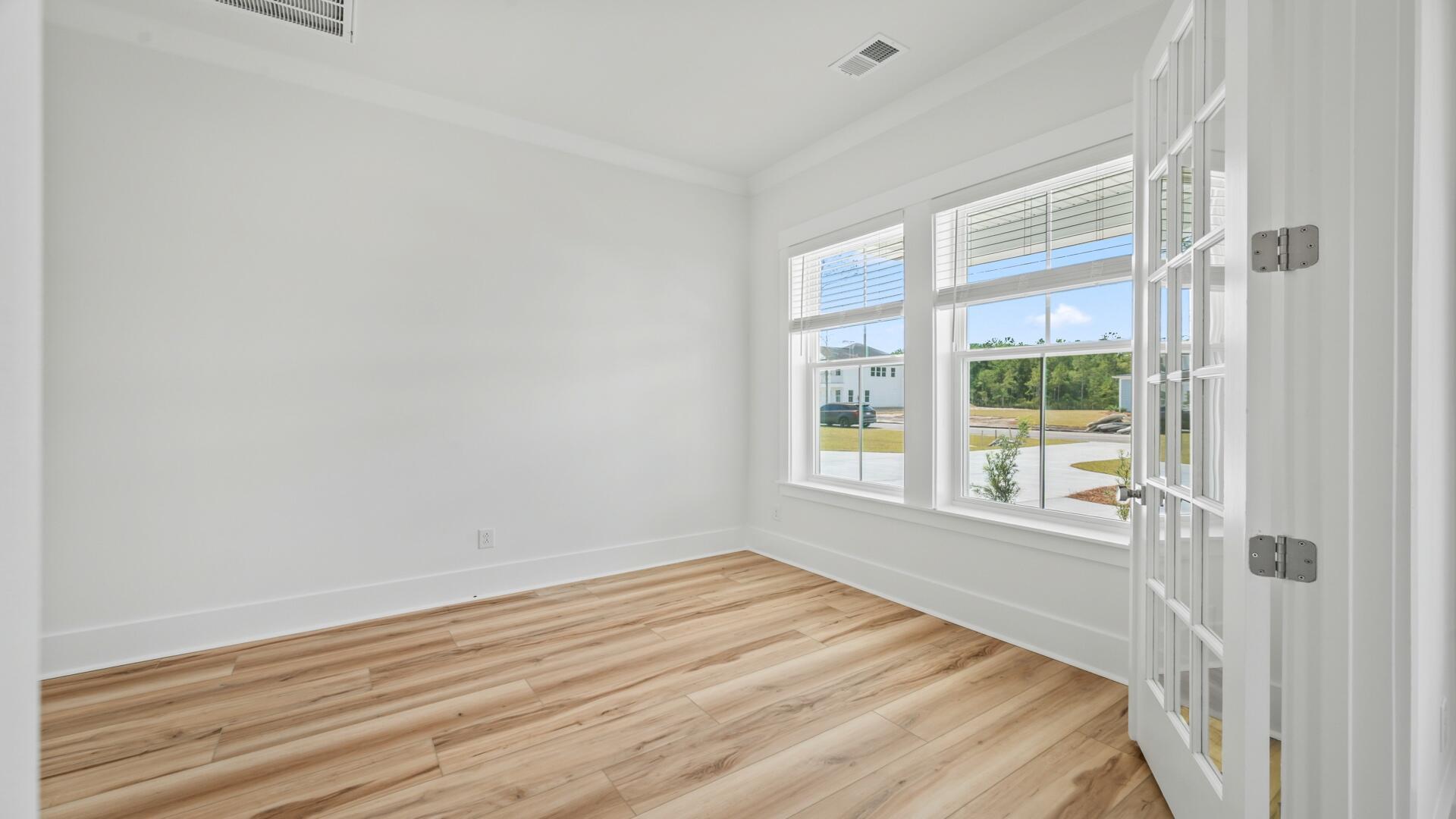 Image 4: Office