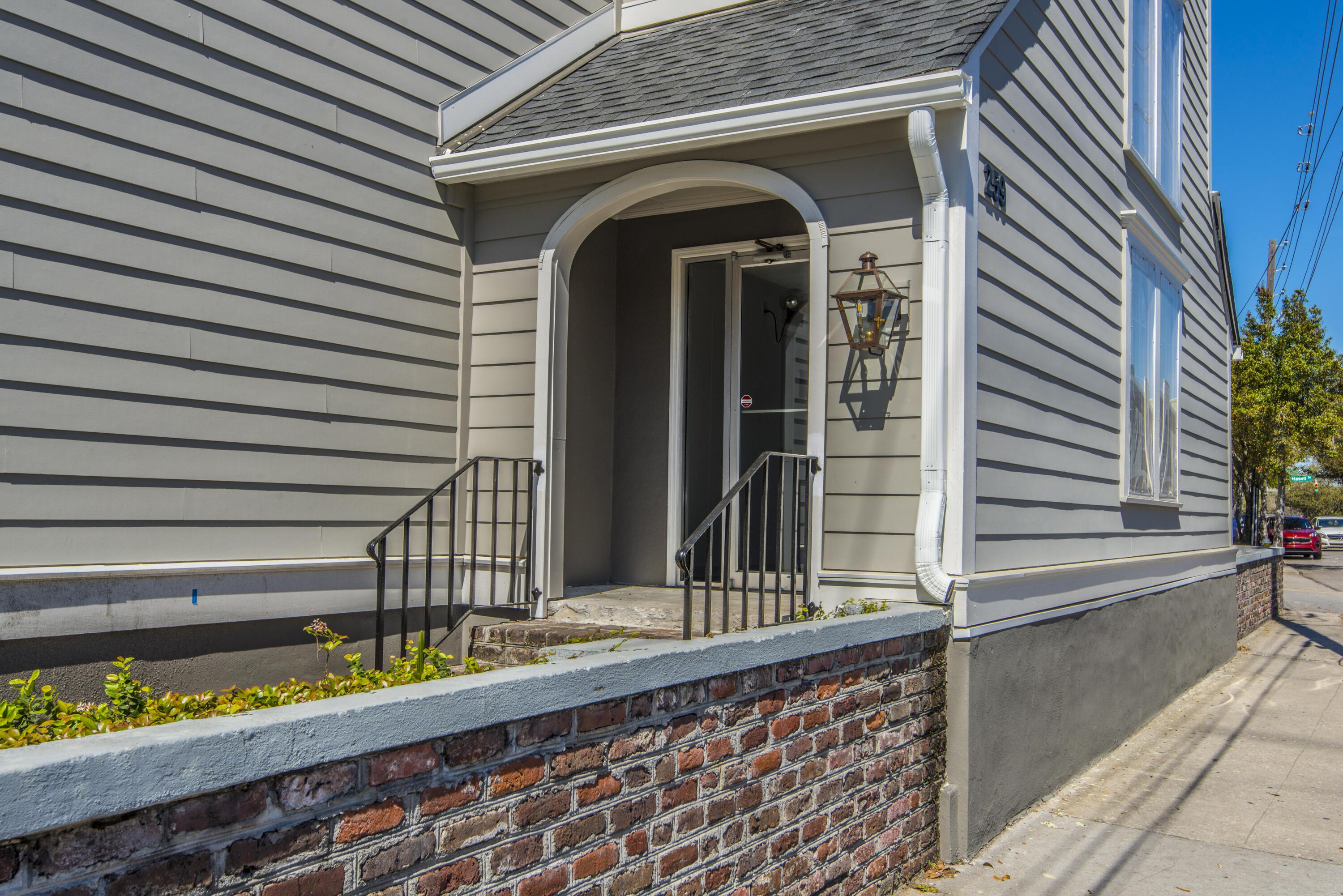 Image 3: Entry