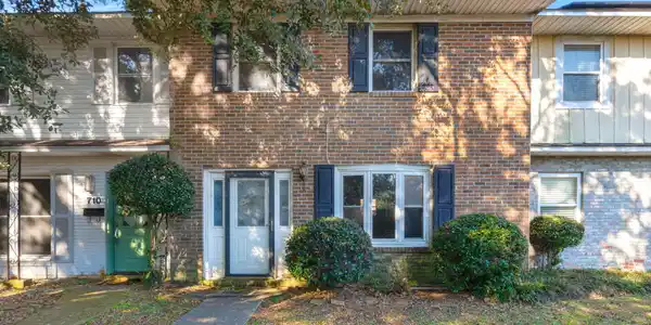 712 Harbor Lane