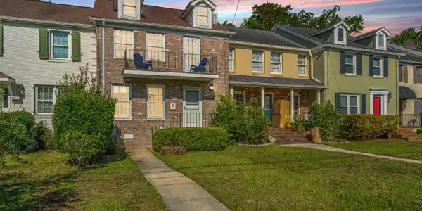 Image 2: 950CottinghamDr001