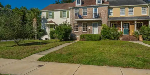 Image 3: 950CottinghamDr005