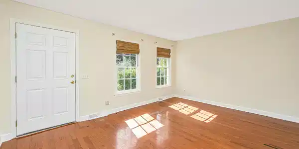 Image 4: 950CottinghamDr008