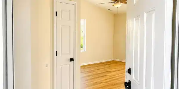 Image 3: Entry
