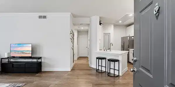 Image 3: living room
