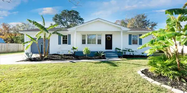 1077 Harbor View Road