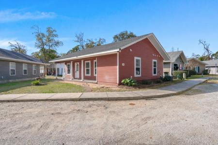 8 Laurel Leaf Lane