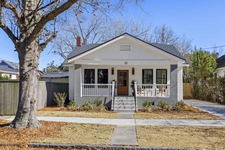 10 Magnolia Avenue