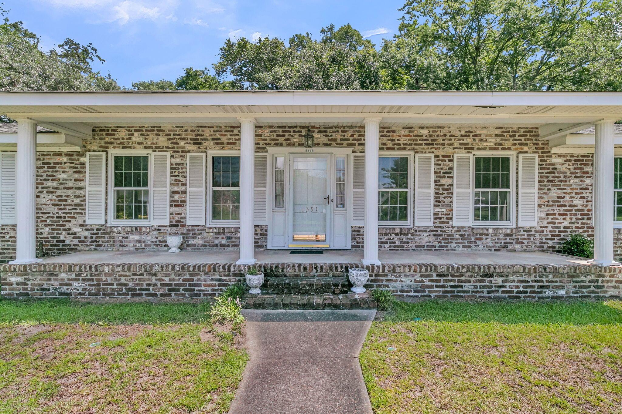 Image 2: 1351 Winchester Dr