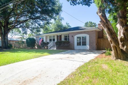 1261 Hampshire Road