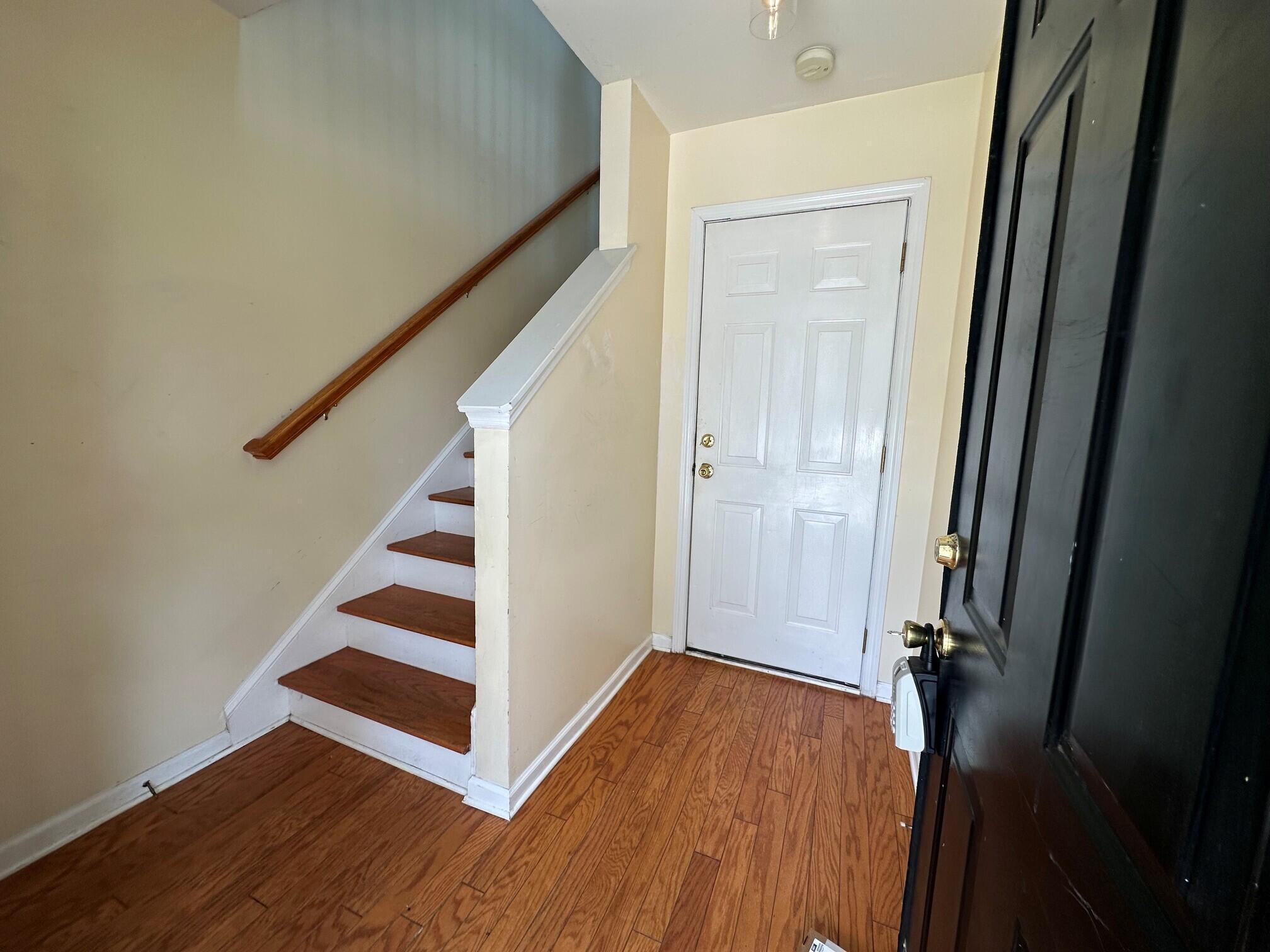 Image 4: Foyer
