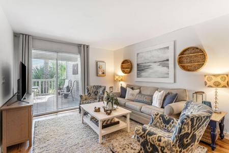1637 Live Oak Park
