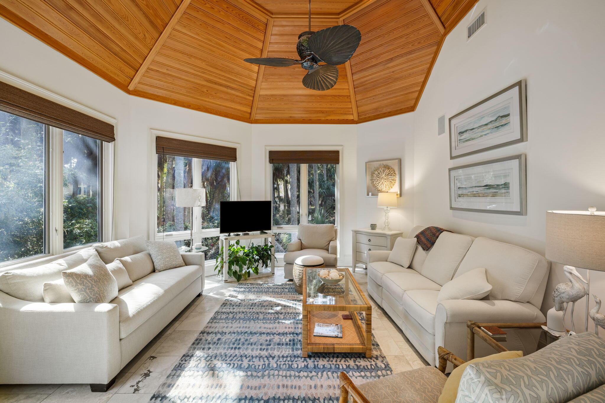 Image 4: The Palmetto Room