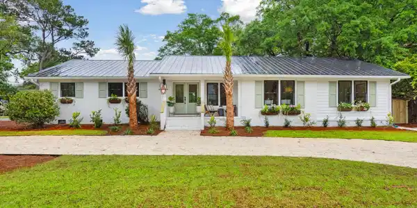 1310 Lonnie Circle