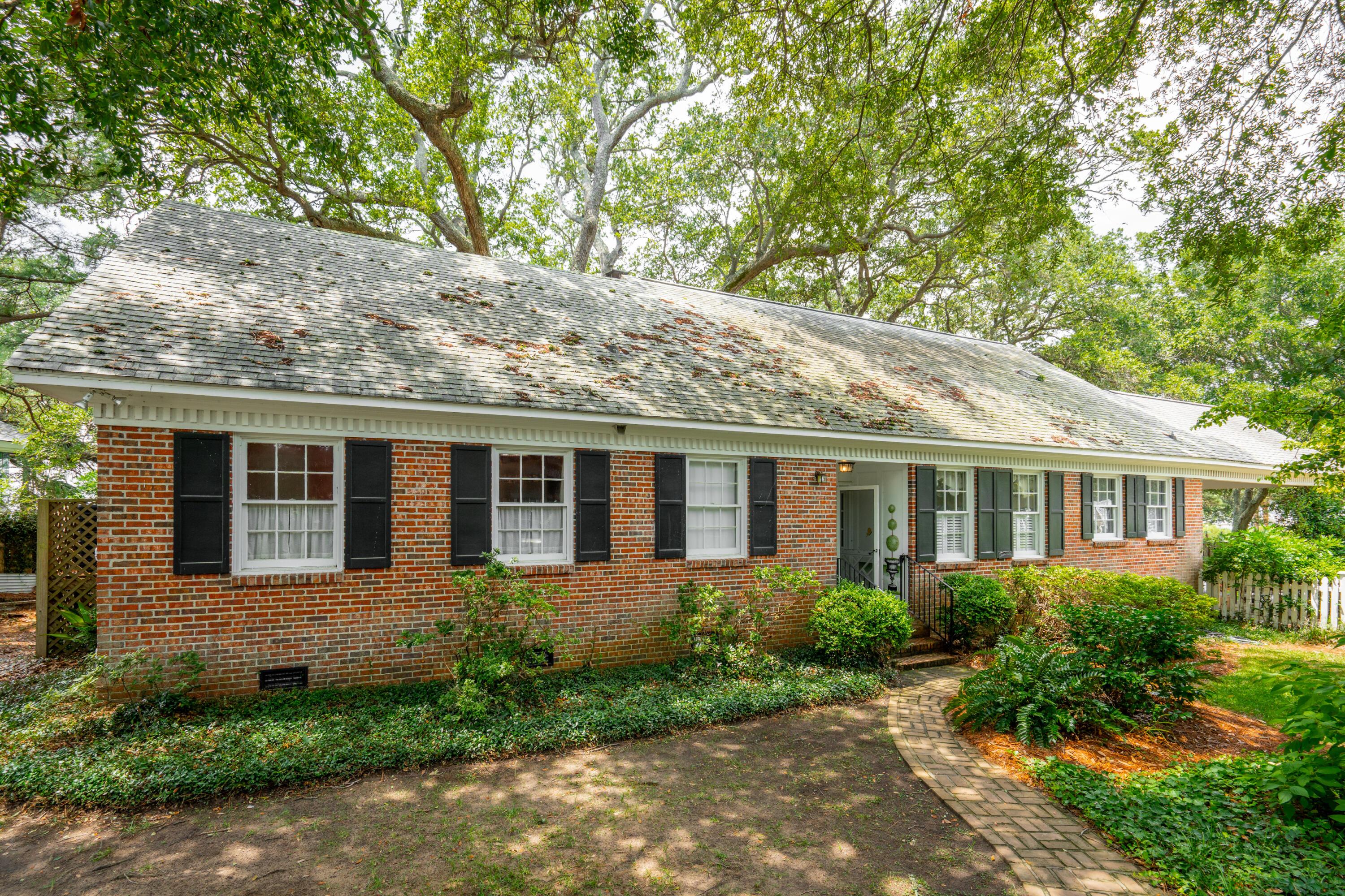 Image 2: 3PieratesCruz-KeenEyeMarketing-071