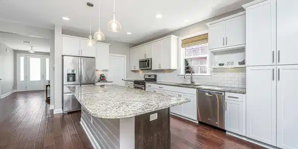 Image 2: 1277PearwoodCt010