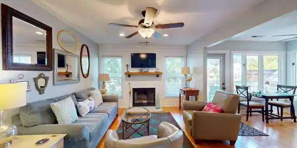 Image 4: Living Room