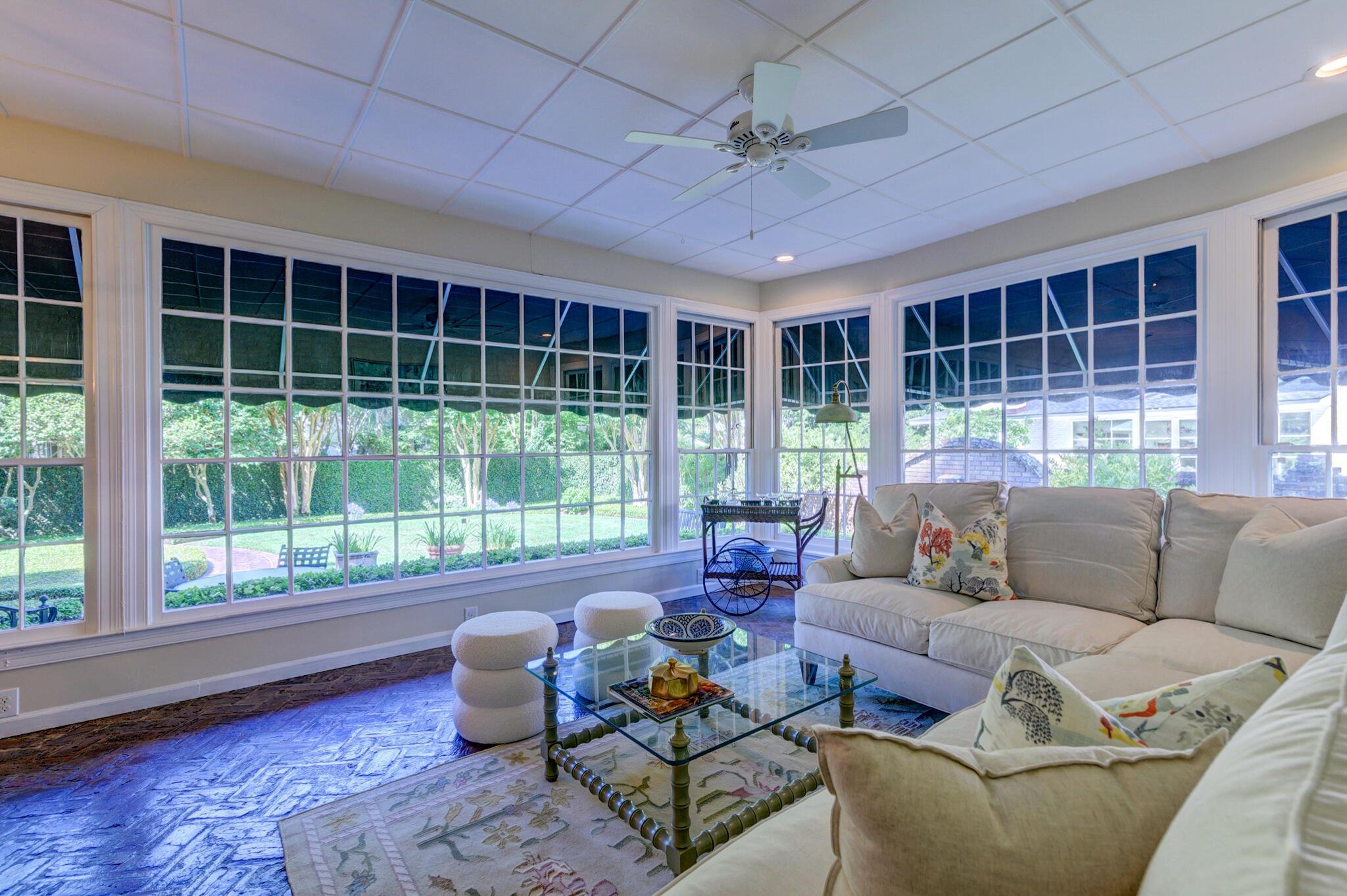 Image 2: 2 walls of windows,"room with a view"