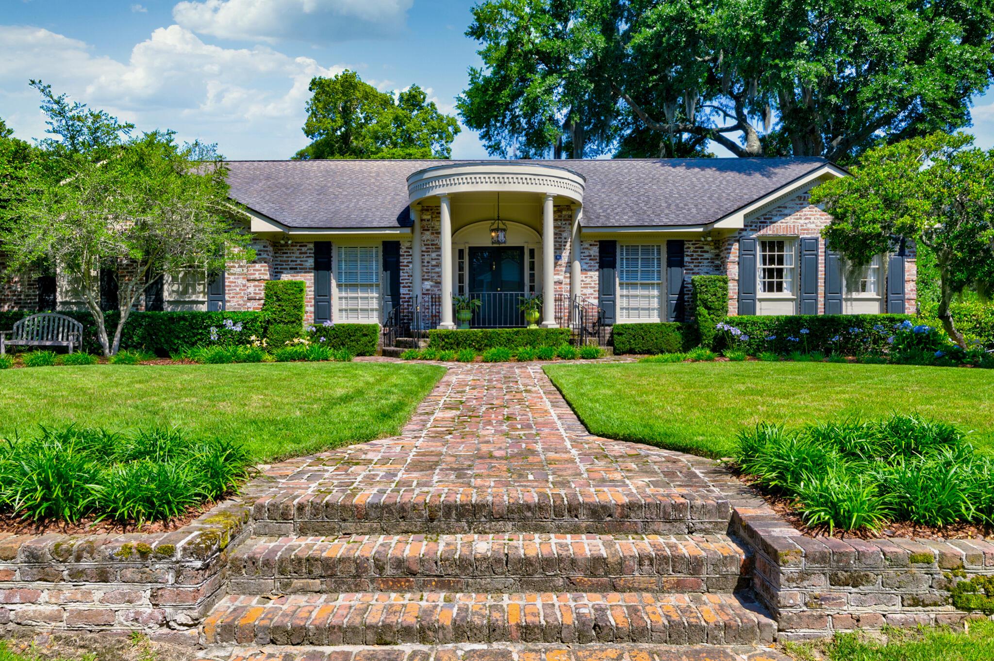 Image 4: Brick walkway to front entrance