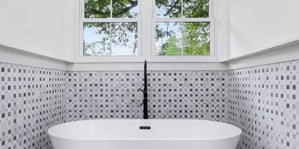Image 4: Primary Large Soaking Tub