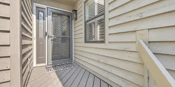Image 3: Font Porch