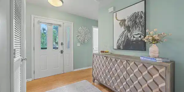 Image 4: Foyer