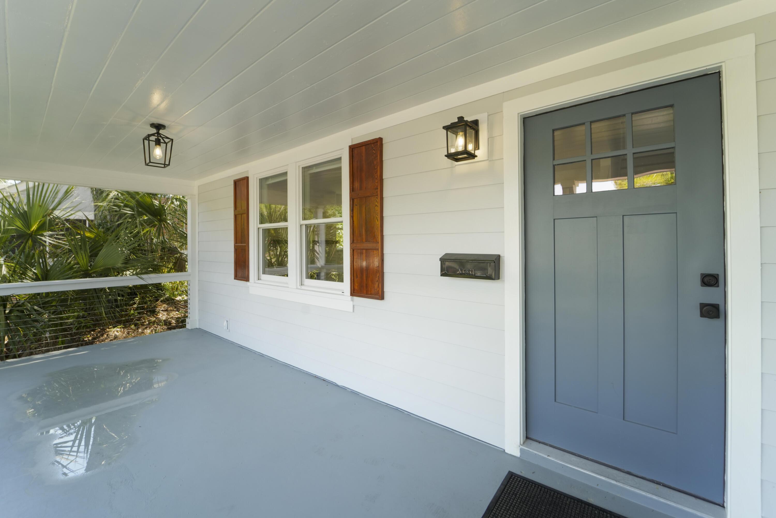 Image 4: Covered front porch