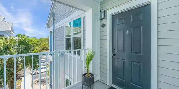 Image 2: top floor, palm view entry at #7315