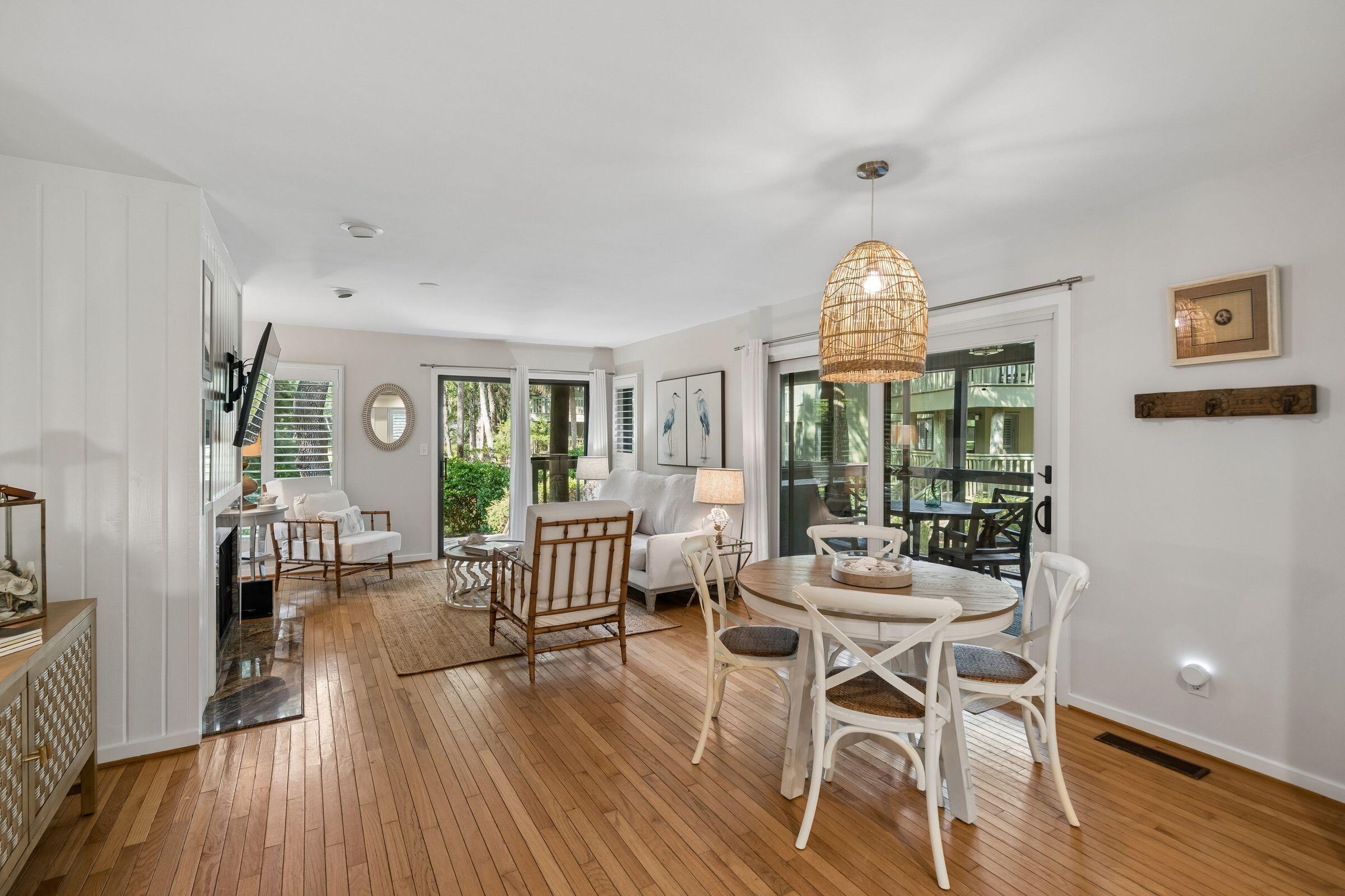 Image 2: Living-Dining