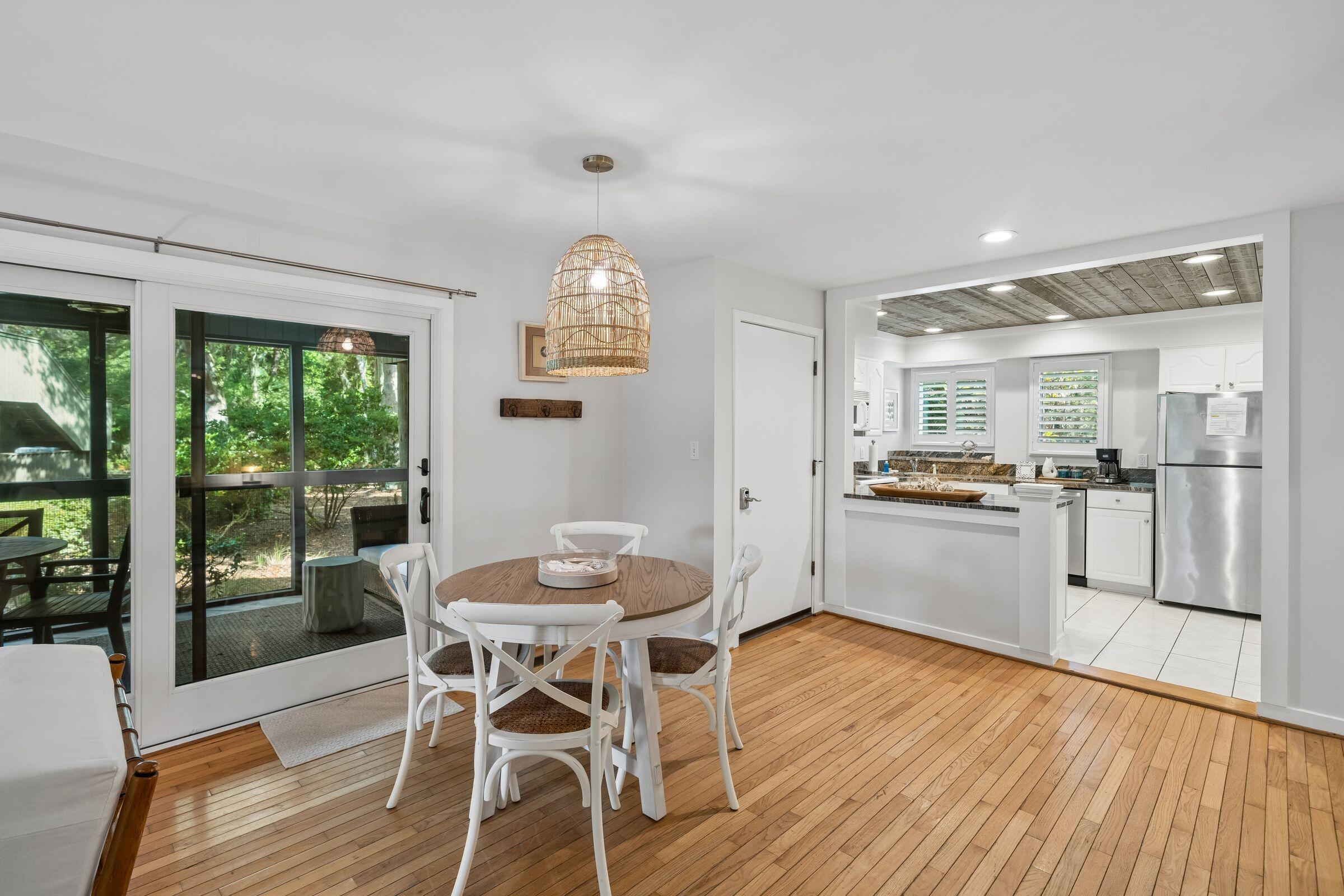 Image 3: Dining-Kitchen