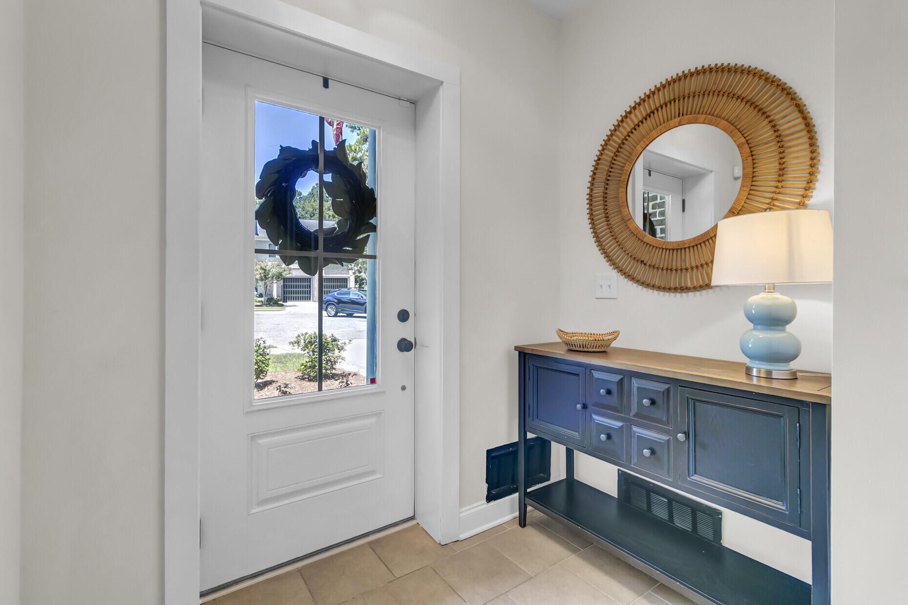 Image 4: Foyer