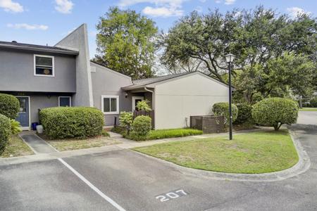 207 Ventura Place