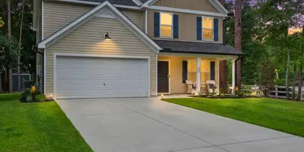 Image 2: 3