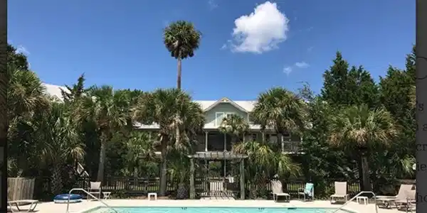 Image 3: Pool Club HOuse