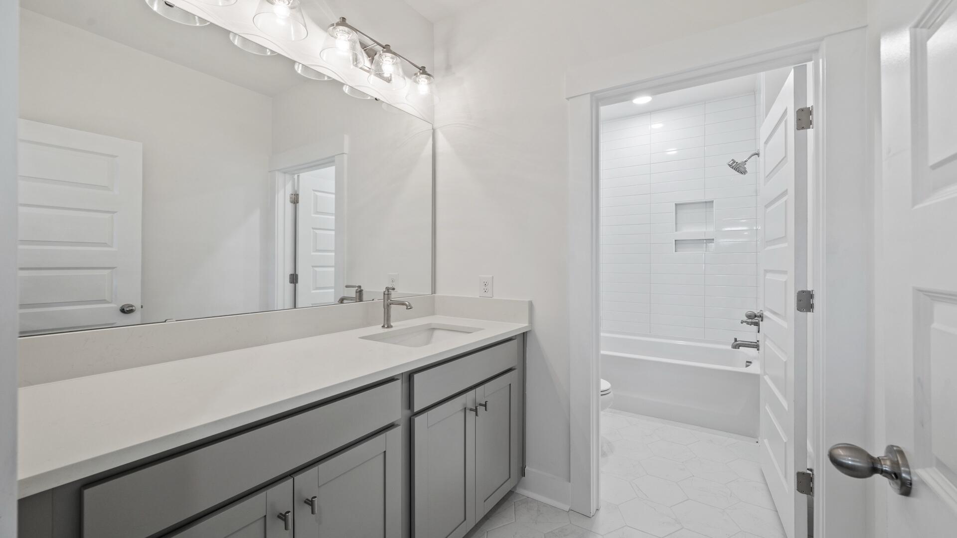 Image 3: Bathroom(1)