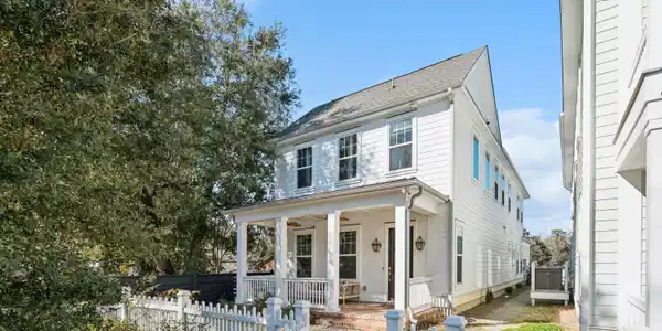 1029 Avenue Of Oaks
